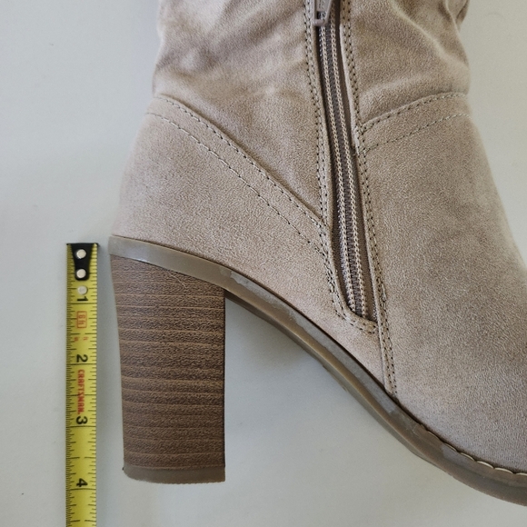 Universal Thread Women's Knee-High Beige Suede Boots Size 7.5 - Picture 10 of 10